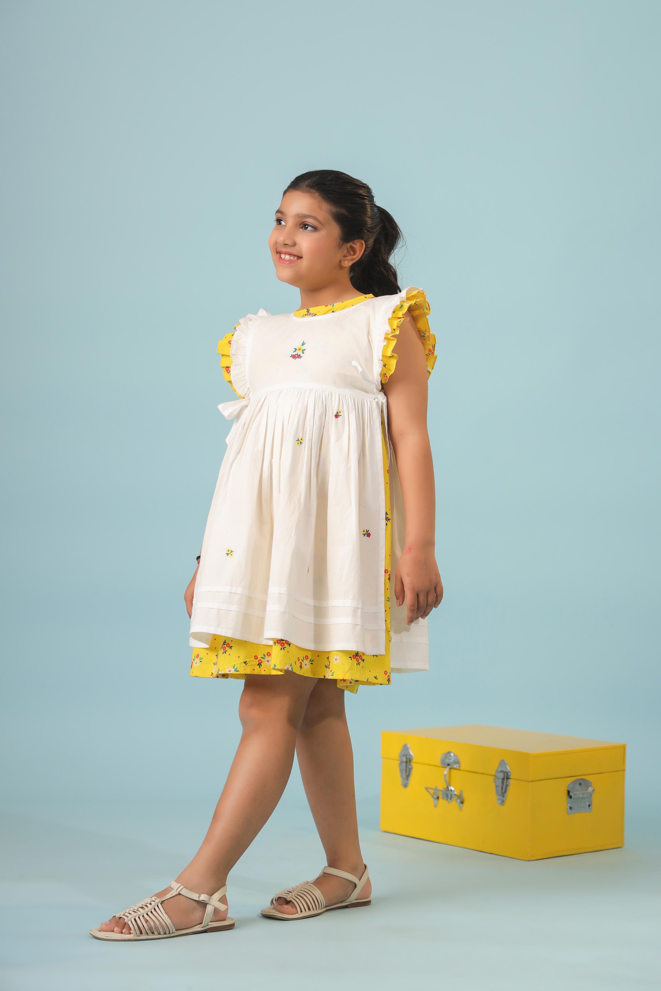 Discover Yellow Floral Rosemary Pinafore Dress for girls online, perfect for summer, skin-friendly cotton dress – The Little Trunk Discover Yellow Floral Rosemary Pinafore Dress for girls online, perfect for summer, skin-friendly cotton dress – The Little Trunk