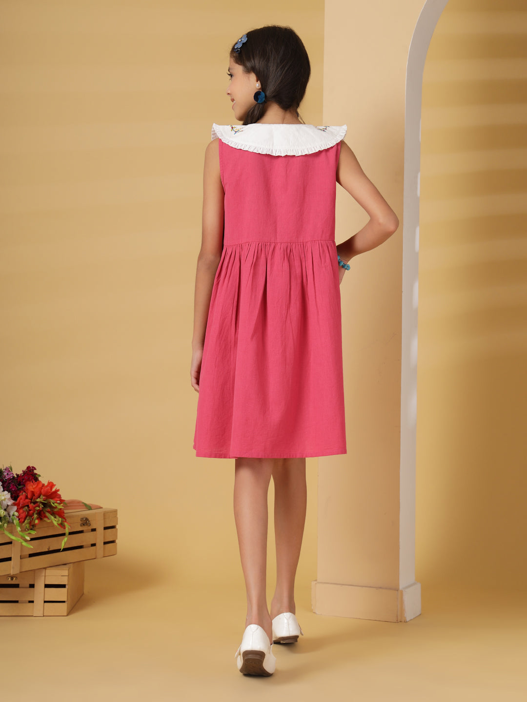 Pink Sleeveless Collar Embroidery Dress