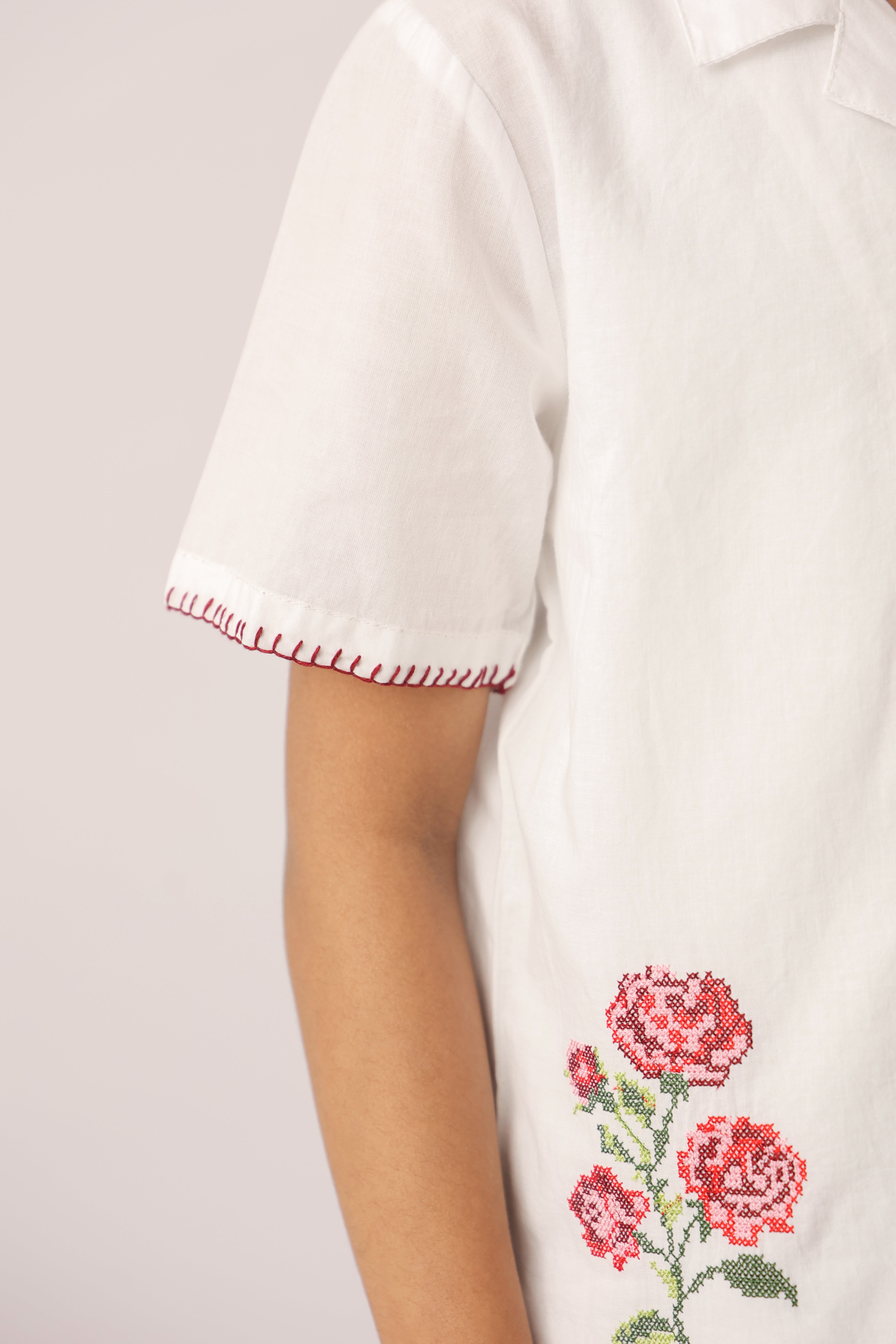 White Cross-Stitch Rose Camp Collar Shirt For Boys