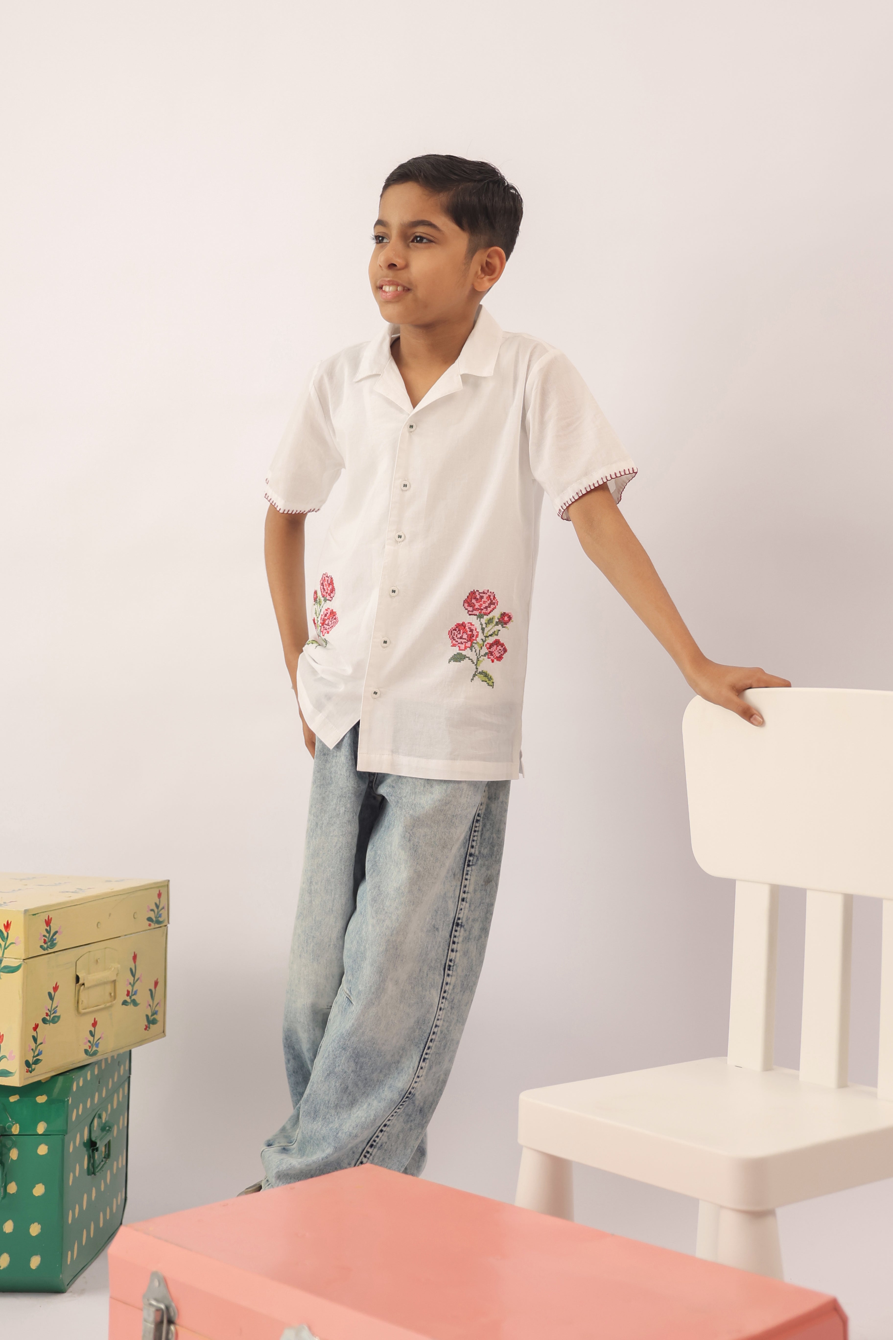 White Cross-Stitch Rose Camp Collar Shirt For Boys